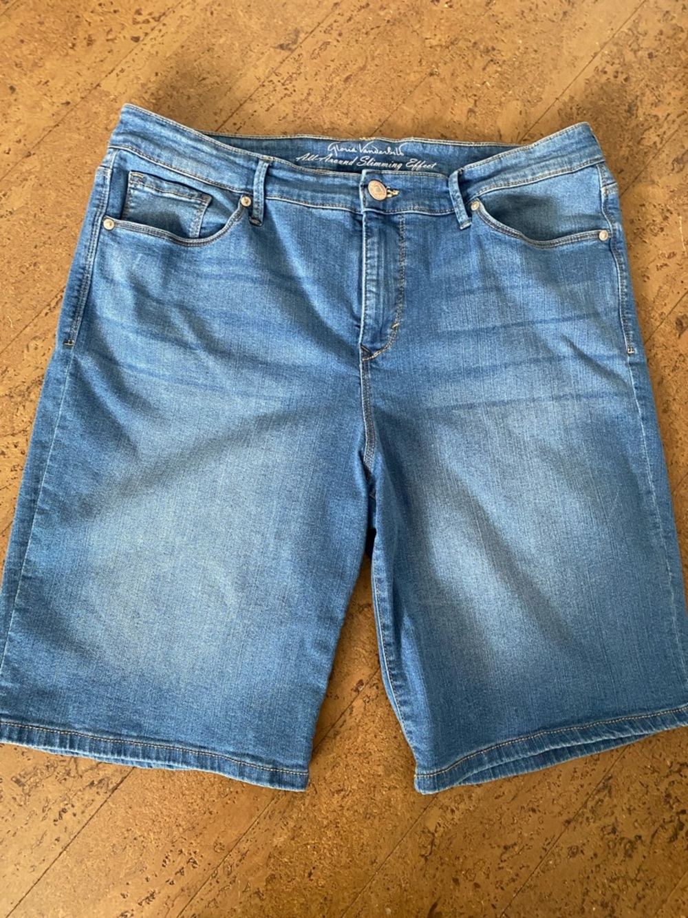 Gloria Vanderbilt All Around Slimming Effect! Blue Denim Jean Shorts Size 12